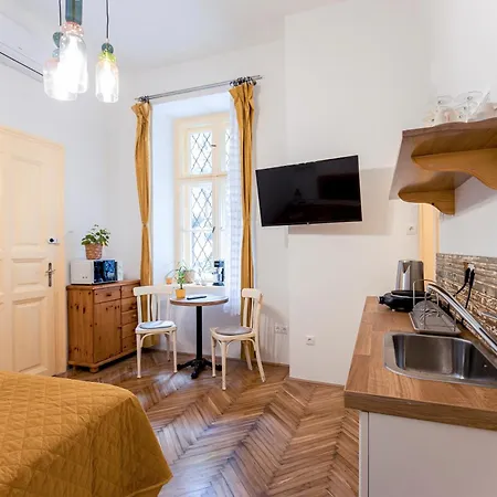 Budapestayz - Lónyay * Budapest